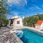 Ivan With Heated Pool By Guide *